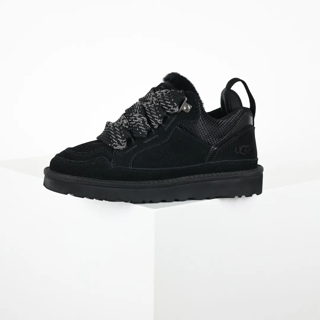 Local self-pickup💰660 Core recommended good price Independently developed original outsole, cashmere insole, keeping warm in winter, suitable for home use. In recent years, uug has launched a style series, which is partially skewed towards the preferences of young consumers, and has also been at the forefront of fashion trends. Shoe body material, water-repellent coated suede upper, 17mm UGGPURE™ implanted wool insole, lightweight non-slip and comfortable rubber outsole, with brand LOGO, complete packaging, size: 35 36 37 38 39 40